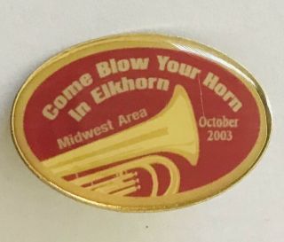Come Blow Your Horn In Elkhorn Trumpet Souvenir Pin Badge Rare Vintage (l46)