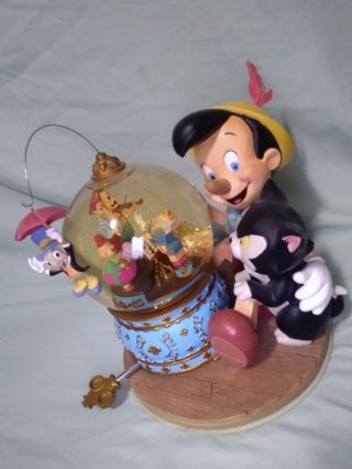 Rare Disney Pinocchio Jiminy Cricket And Figaro Magic Musical Snow Globe