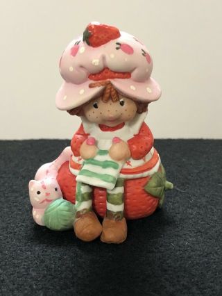1981 Vintage Strawberry Shortcake Porcelain Figurine W/ Cat