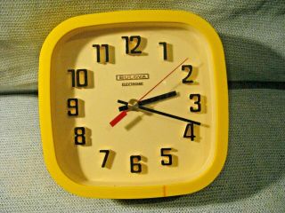 Rare Vtg 1970s Bulova Electronic Clock /Yellow/ Made in Canada / SWEEP MOVEMENT 3