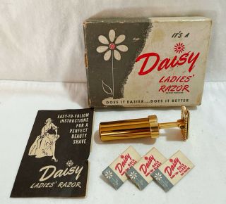Very Rare Daisy Ladies Razor W/ Three Blades In The Box.
