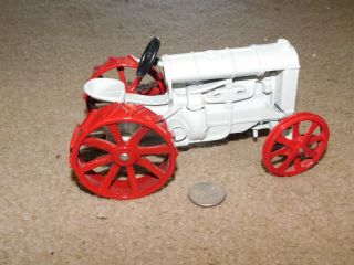 ERTL - Ford Antique Fordson Tractor 1:16 Scale Die - Cast Metal 3