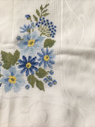 Vintage Embroidered Rectangle Tablecloth 32 “ square 2