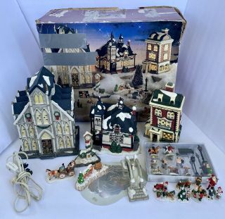 Grandeur Noel Victorian Village Collector 