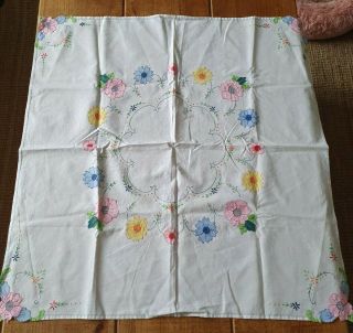 Vintage Linen Table Cloth Applique And Embroidery