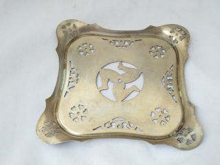 VINTAGE SILVER PLATED ISLE OF MAN TEA POT STAND EPNS 3