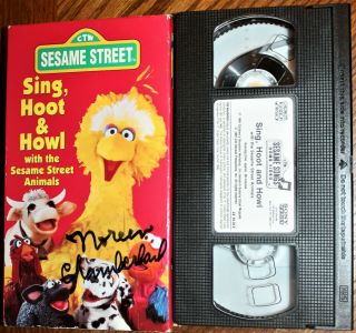 Sesame Street: Sing,  Hoot & Howl (vhs) Big Bird & Other Animals.  Vg Cond.  Rare