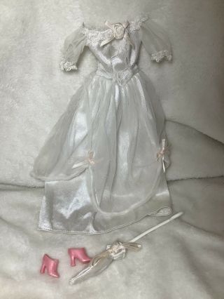 Fashion Avenue Barbie 1996 Bridal Gown Wedding Dress Umbrella Vintage Silk White