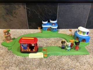 Rare Daniel Tiger’s Neighborhood All In One Playset Trolley 4 Characters Figures