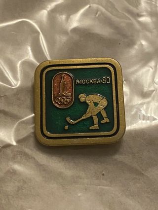Very Rare Moscow 1980 Olympics Pin Button Badge Hockey Sport Green Red Gold Vgc
