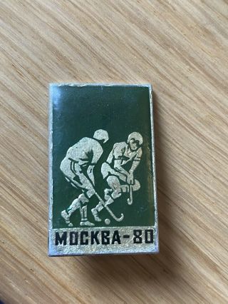 Very Rare Moscow 1980 Olympics Pin Button Badge Hockey Sport Green Gold Vgc
