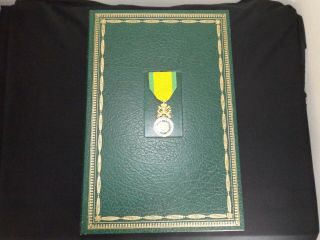 Rare Livre La Medaille Militaire - Michel Massian - G.  Pompidou - Editions Neuf
