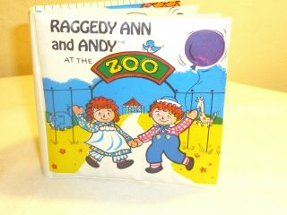 Vintage Raggedy Ann And Andy Plastic Bathtub Book 1974 At The Zoo Squeaker