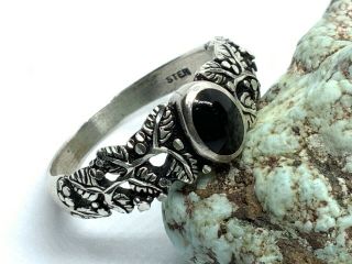 Vintage Sterling Silver Black Onyx Stone Vine & Leaf Design Ring (sz.  8.  5)