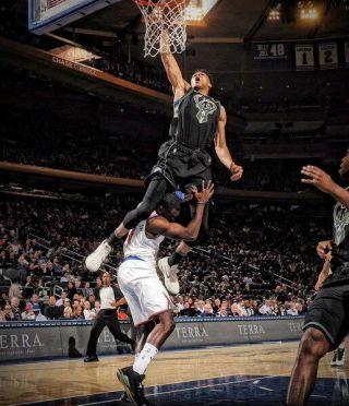 085 Giannis Antetokounmpo - Milwaukee Bucks Basketball Nba Star 14 " X16 " Poster