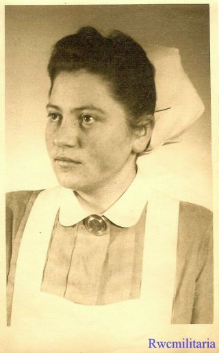 Port.  Photo: Rare Studio Pic Female Deutsches Rotes Kreuz Nurse Posed; 1944