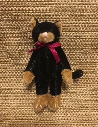Vintage Boyd’s Bears T.  F.  Wuzzies Black & Tan Cat With Bow Miniature