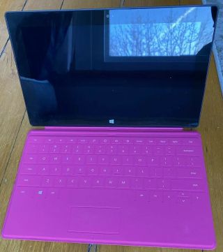 Microsoft Surface Rt 32gb With Pink Detachable Keyboard - Rarely