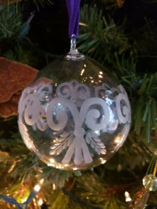 Rare WILLIAM YEOWARD ETCHED CRYSTAL CHRISTMAS ORNAMENT Signed 3