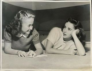Elizabeth Taylor Jane Powell Rare Teenage Candid Vintage 11x14 Photo