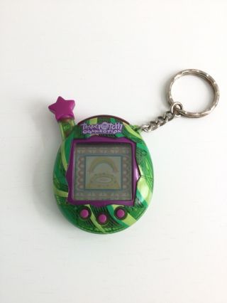 Tamagotchi Connection Bandai 2004 Green With Purple Buttons,  Star Intact.  Rare
