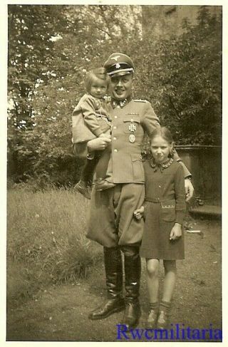 RARE Decorated German Elite Waffen Sturmscharführer Posed w/ His Kids 2