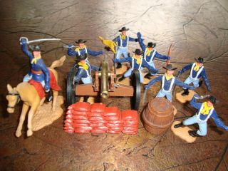 Very Rare Timpo Toys - Canon With Supplies And 9 Soldiers