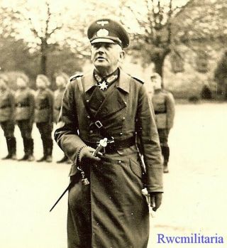 Port.  Photo: Rare Wehrmacht General W/ Pour Le Merite Award By Lined Up Troops