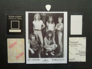 DEF LEPPARD,  Promo photo,  4 rare Vintage Backstage passes,  steel pin 2