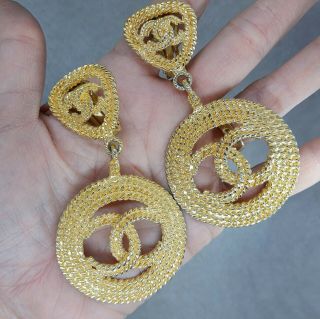 Vintage Rare Chanel Cc Logo Gold Tone Large Rope Hoop Statement Clip On Earrings