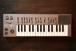Yamaha Cs01 Rare White Color Vintage Analog Monophonic Synthesizer