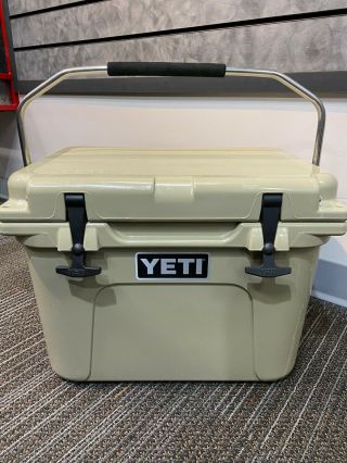 Yeti Roadie 20 Cooler - Desert Tan - Rare Discontinued Cooler -