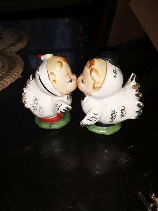 Vintage Napco Anthropomorphic Kissing Love Birds Salt & Pepper Shakers.  Rare