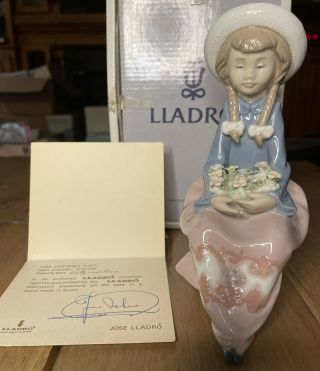 Lladro 5554 Rare Pretty And Prim With & Box