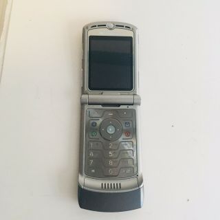 Motorola Razor Flip Cell Phone VGA Zoom 4X With Dragon Engraving Very Rare 2