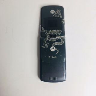 Motorola Razor Flip Cell Phone VGA Zoom 4X With Dragon Engraving Very Rare 3