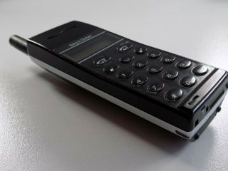 Vintage Bang & Olufsen Beocom 9600 Gsm Rare Hard To Find Mobile Phone.