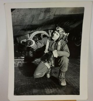 Rare Wwii Photo B - 17 Pilot Posing With Guns 305th Bomb Group Mary Ann?