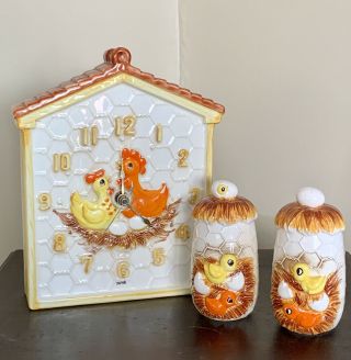 Rare 1976 Sears And Roebuck Hen On Nest Chicken Wire Clock,  Salt & P Shakers