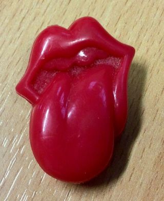 Rare 1983 Rolling Stones Tongue And Lips Moulded Plastic Badge