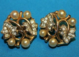 Outstanding And Rare Style Crown Trifari Signed Faux Pearl&rhinestone Clip 