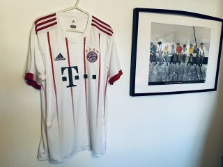 Bayern Munich 2017/18 Third Cup Special Football Shirt Size Large Adults Rare