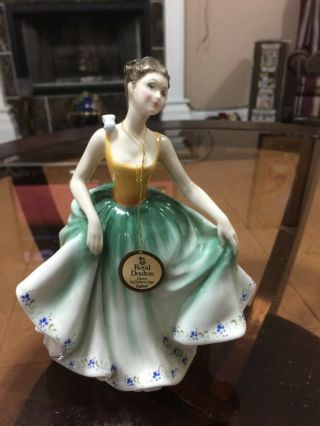 1983 Royal Doulton " Cynthia " Lady Figurine Hn2440 Rare Modelled By Peggy Davies