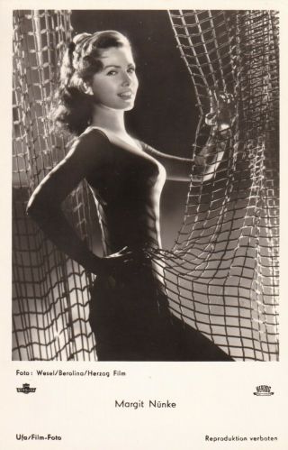 Margit Nunke - Hollywood Movie Star Pin - Up/cheesecake 1950s Fan Postcard