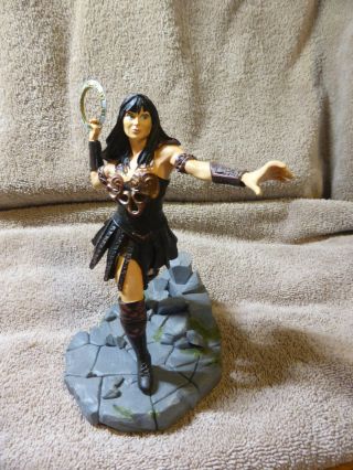 Xena Limited Edition Cold Cast Porcelain Statue With Chakram 759/2500,  Nib