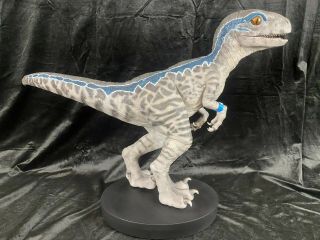 Chronicle Collectibles Jurassic Park World " Baby Blue " Life Size Statue Figure