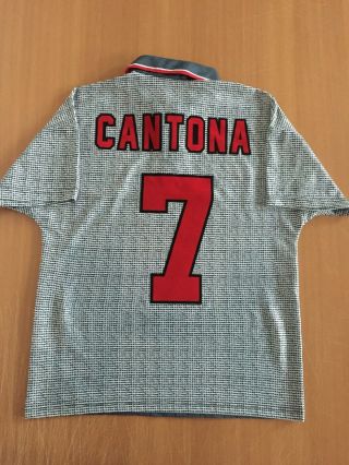 Cantona 7.  Manchester United Away Football Shirt 1995 1996.  Size: Youth.  Umbro