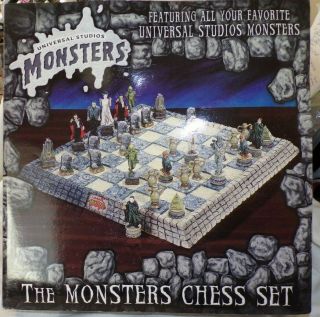 1999 Universal Studios Monsters Chess Set; Frankenstein Vs The Mummy: Rare