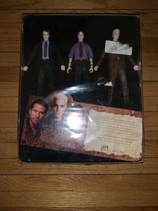 Exclusive Limited Buffy The Vampire Slayer The Watchers Guide Set 1879 Of 2500