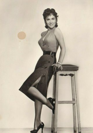 Gina Lollobrigida - Hollywood Movie Star Pin - Up/cheesecake 1950s Fan Postcard